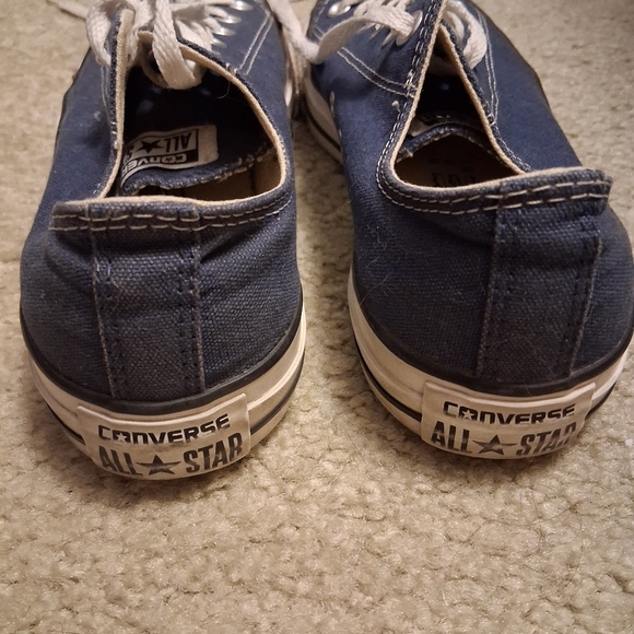 Unisex Converse tennis shoes - Picture 3 of 4